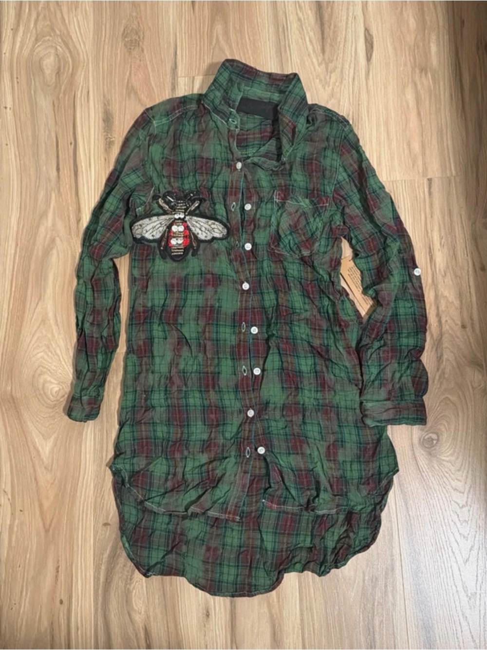 Women’s Green Plaid Button-Front Longline Shirt with Bee Patch